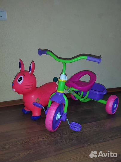 Детский велосипед и прыгалка