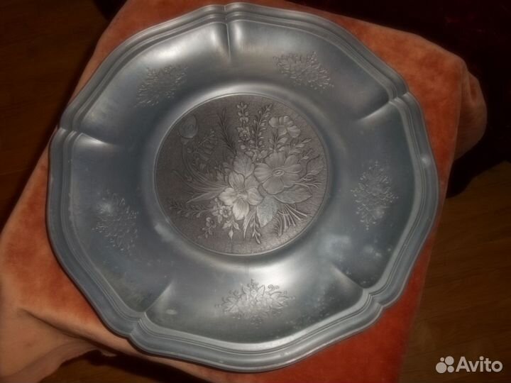 Блюдо 32 см.Клеймо ангелочекгермания 80-х годов