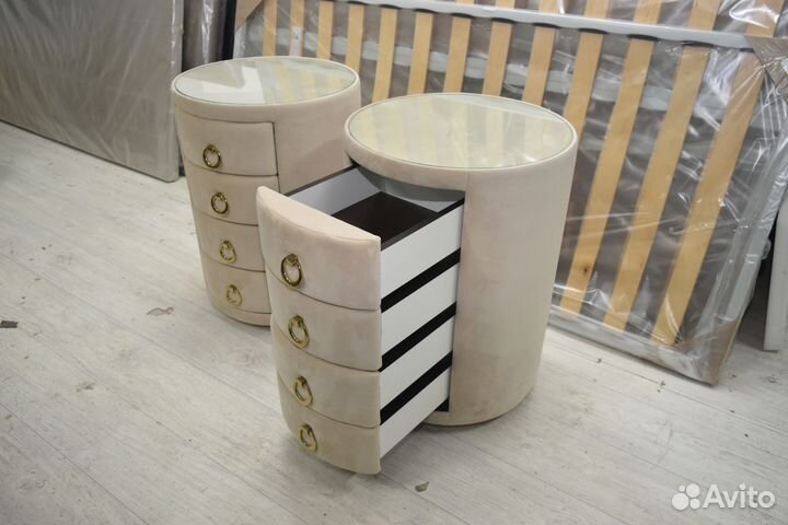 Прикроватные тумбы
