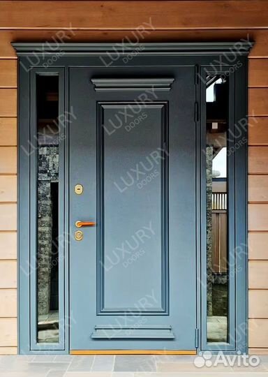 Уличная входная дверь с боковыми стеклами