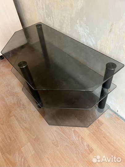 Стеклянный журнальный столик