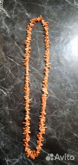 Коралловые бусы