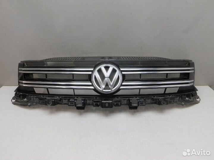 Решетка радиатора Volkswagen Tiguan