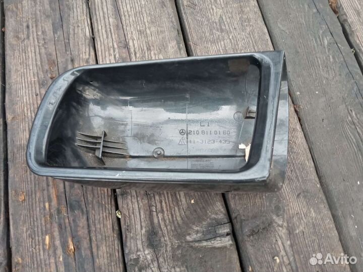 Корпус левого зеркала Мерседес Е210 Mercedes E210