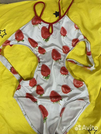 Купальник детский 128клубничка