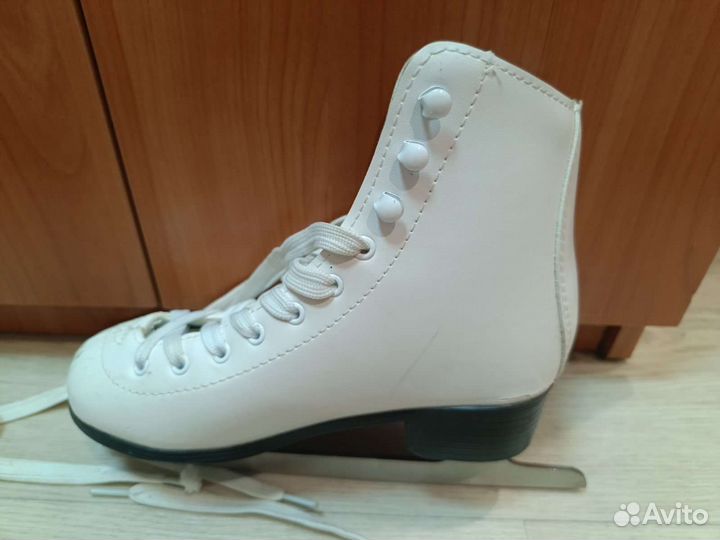 Коньки фигурные
