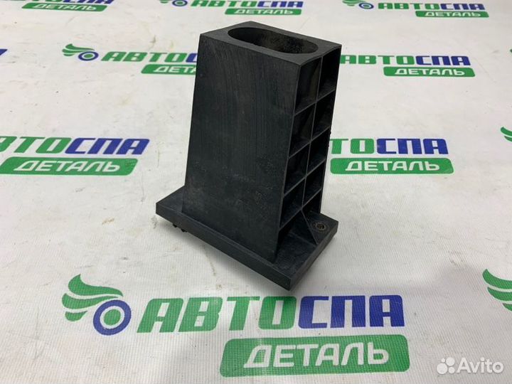 Кронштейн бампера передний левый Citroen C4 Grand