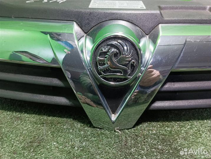 Решетка радиатора Opel astra H 2009