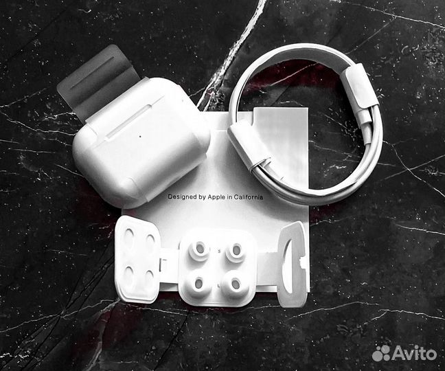 Наушники AirPods Pro с черным чехлом в подарок