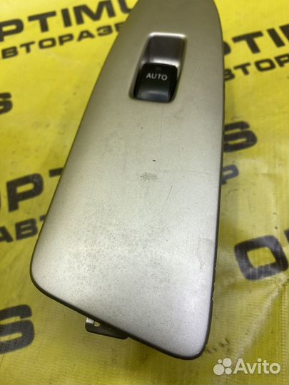 Кнопка стеклоподъемника перед левая Toyota Voxy