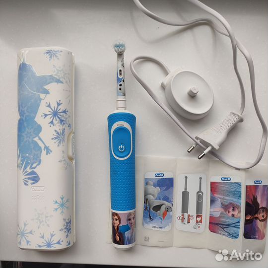 Детская электрическая зубная щётка oral-b с чехлом