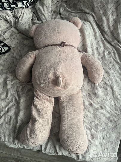 Большой плюшевый медведь