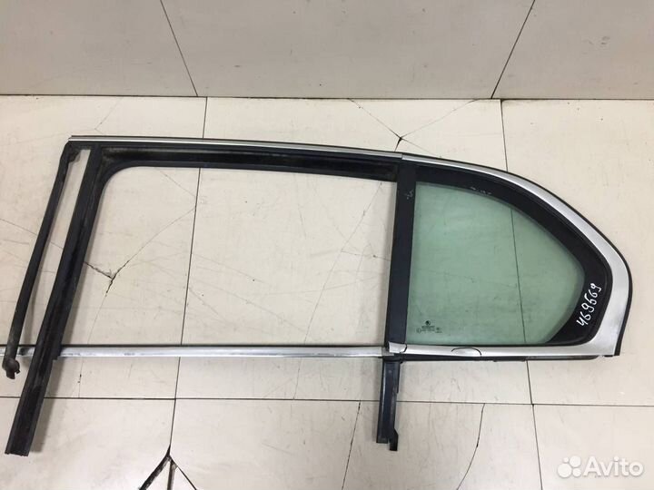 Стекло двери задней левой форточка Skoda Superb 20