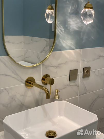 Прдвесной светильник бра золотой