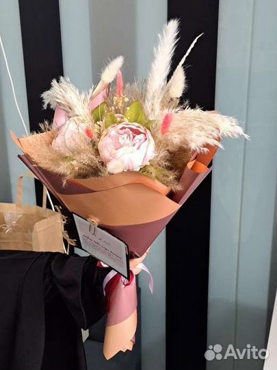 Сухоцветы, букеты из сухоцветов и вазочки разные