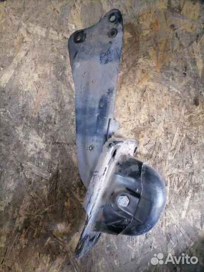 Рычаг подвески задний правый Volkswagen Jetta 5