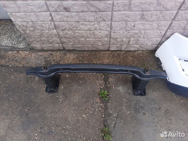 Усилитель бампера передний Bmw E70