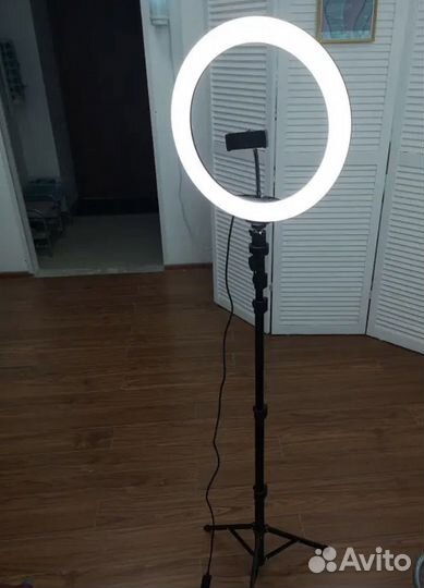 Кольцевая лампа со штативом