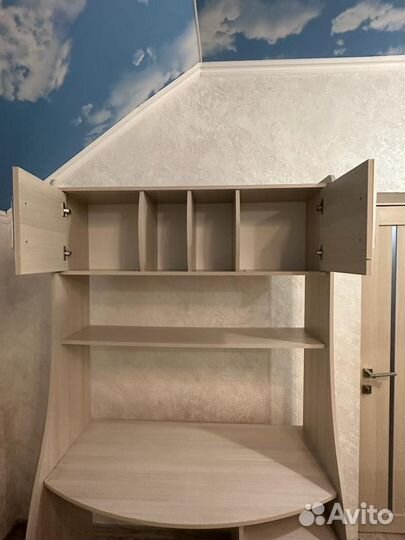 Детский письменный стол