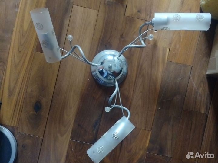 Люстра трехрожковая