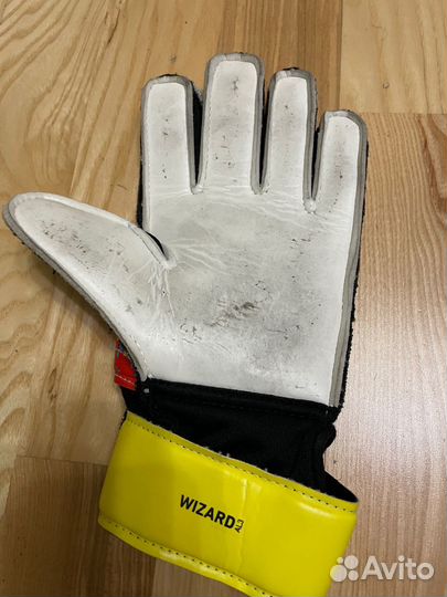 Вратарские перчатки