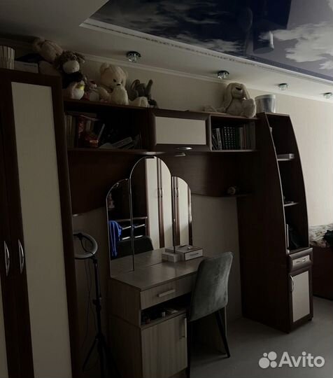 Продается стенка и 2 шкафчика к ней