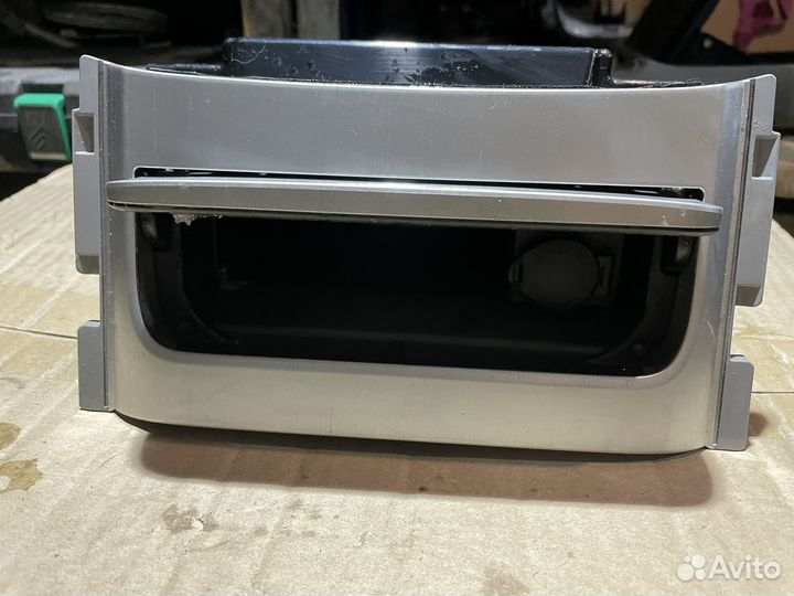 Зарядка беспроводная Toyota Land Cruiser 200