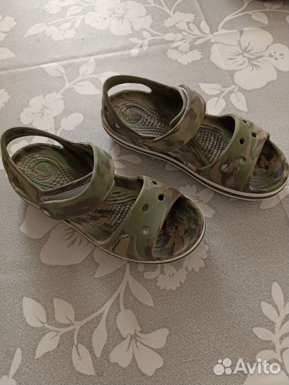 Сандалии crocs j1