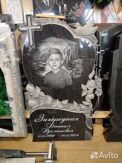 Гранитные памятники. Изготовление, реставрация