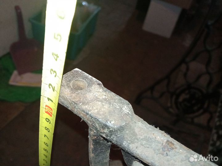 Станина чугунная от швейной машинки