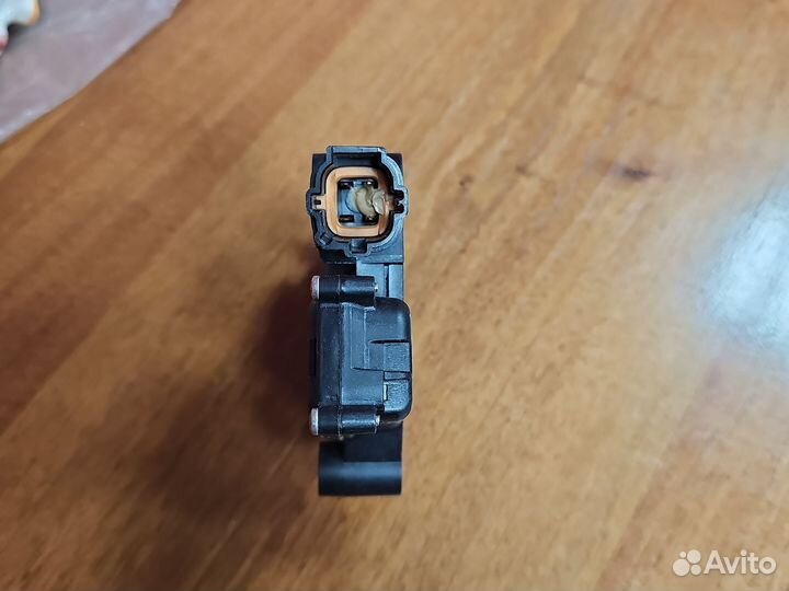 Замок задней двери на Ford Windstar оригинал