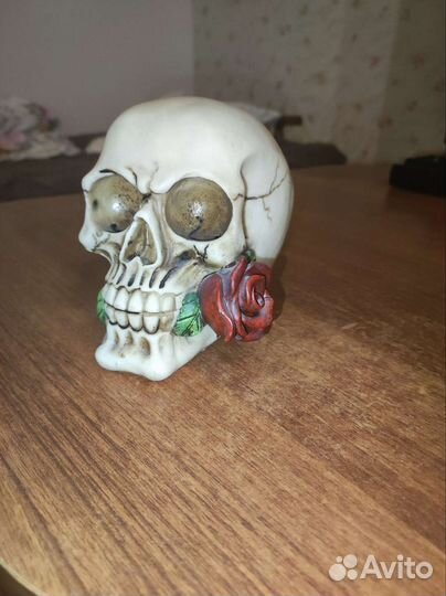 Декор/сувенир фигурка Череп с Розой керамическая
