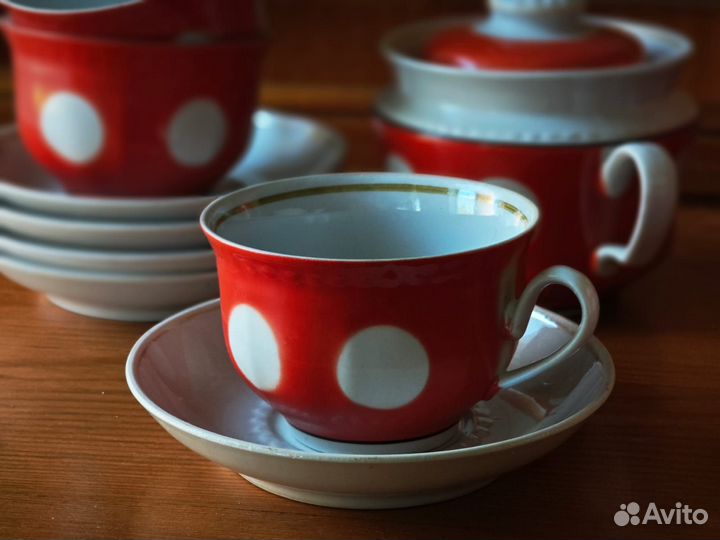 Фарфоровый чайный сервиз