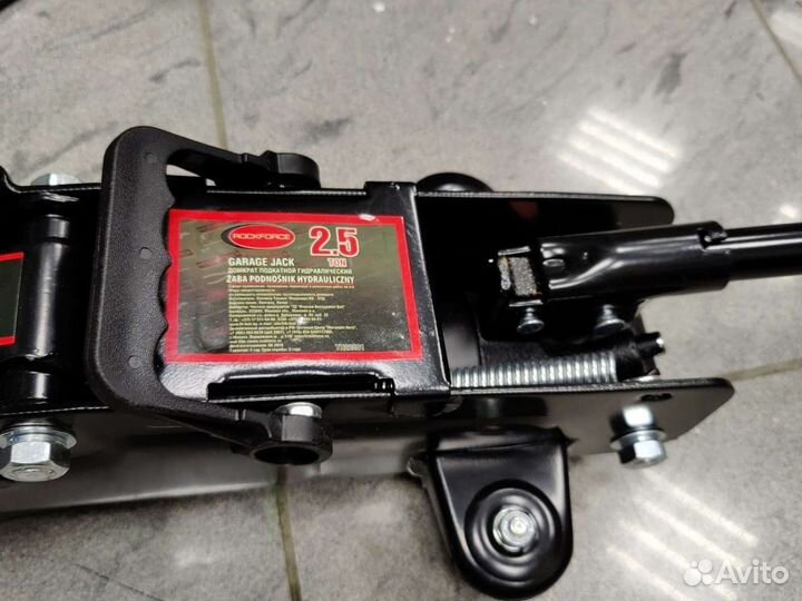 Домкрат подкатной Rockforce 2.5 т новый