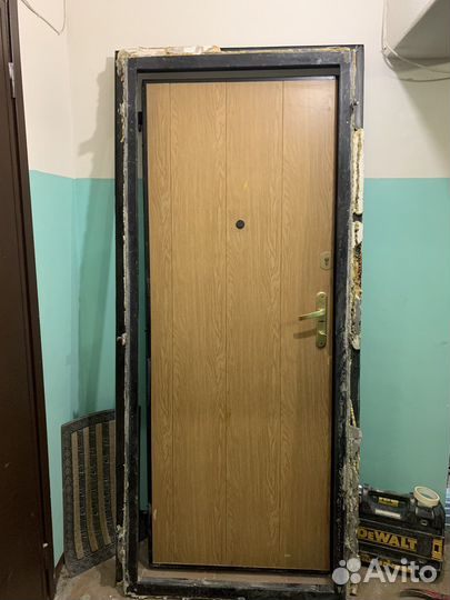 Дверь входная металлическая