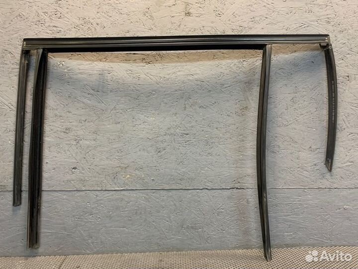 Уплотнитель стекла двери задний левый Bmw X7 G07