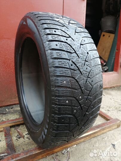 Bridgestone Blizzak Spike-02 215/55 R17 98T