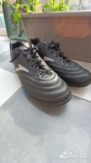 Футбольные бутсы