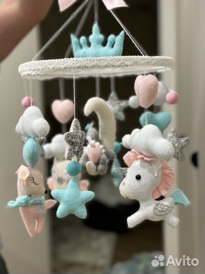 Мобиль на кроватку из фетра