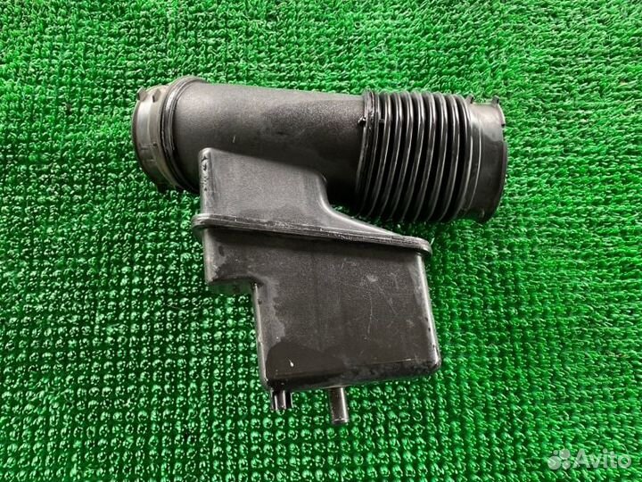 Патрубок воздушного фильтра Toyota Tundra