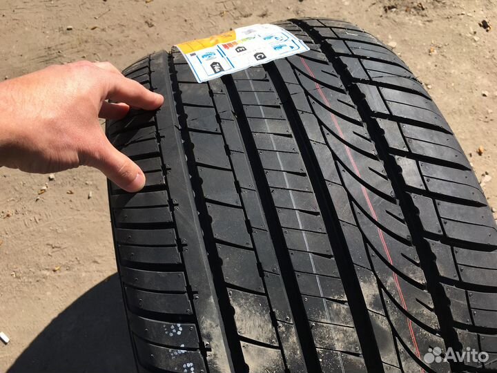 Headway HU901 275/40 R20 106W