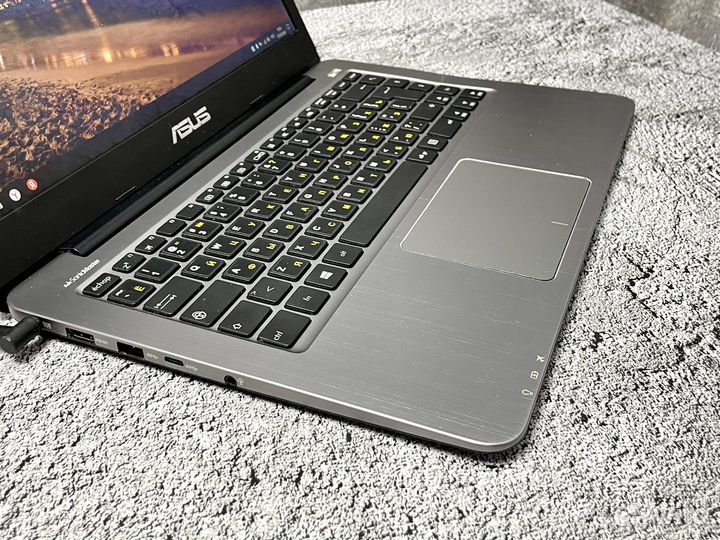 Ноутбук asus 4 ядра с SSD диском