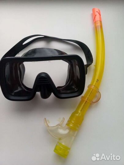 Маска с трубкой для плавания