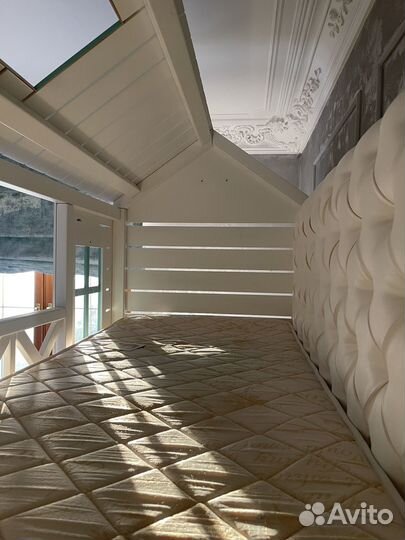 Детская двухярусная кровать домик