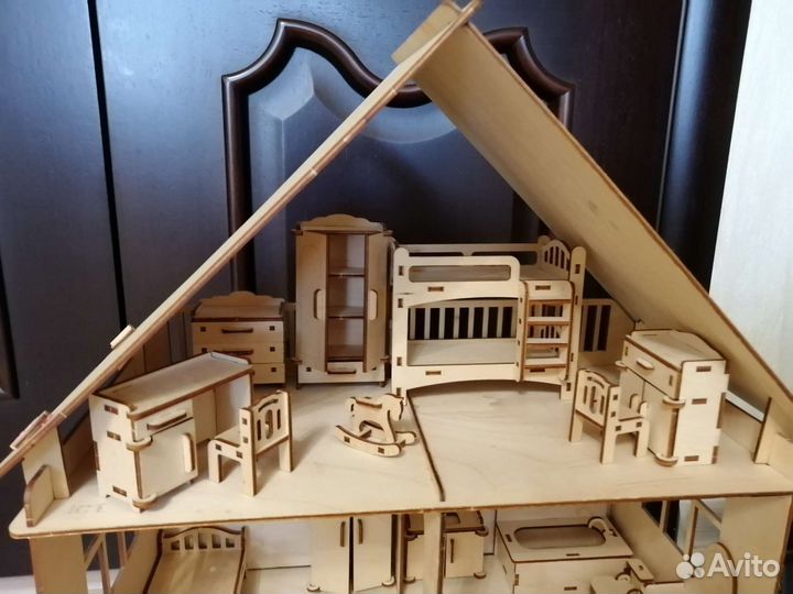 Кукольный домик с мебелью