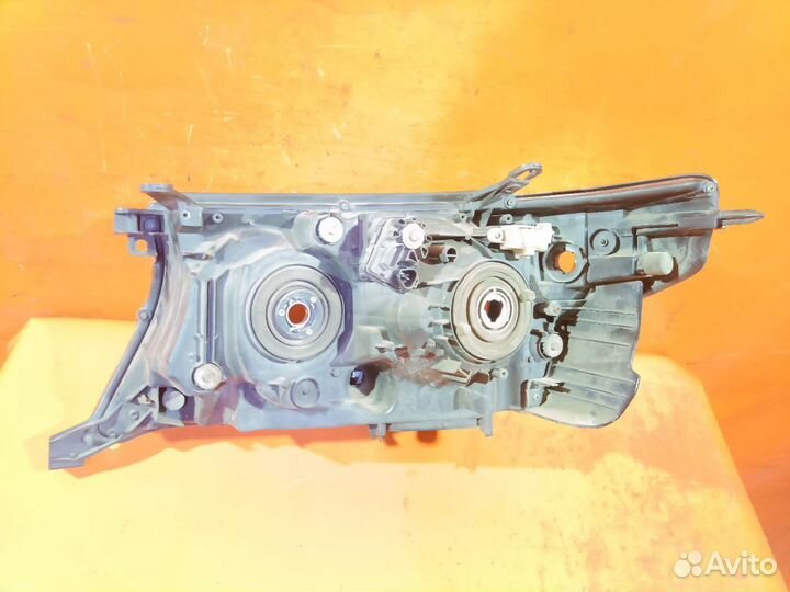 Фара правая Toyota Land cruiser UZJ200L