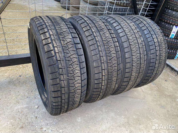 Pirelli Formula Ice FR 215/60 R17 100T
