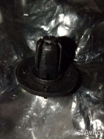 Фиксатор черный, пластик