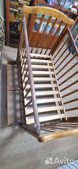 Кроватка с маятником