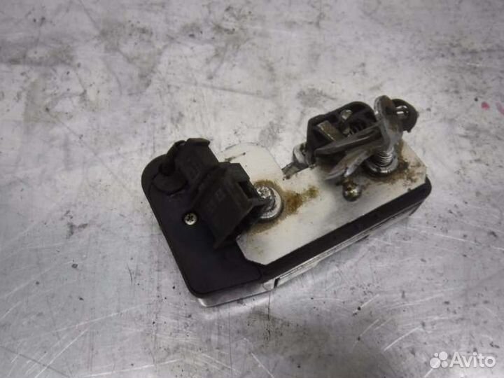 Замок багажника Лада Приора 126 2011